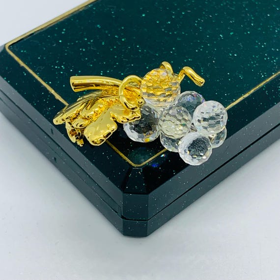 Spilla Foglia D'acero Oro E Cristallo: Il Tocco Di Luce Per Il Tuo Outfit, Elegante E Floreale, Perfetta Per Una Festa O Per Dare Carattere Al Look Da Ufficio.