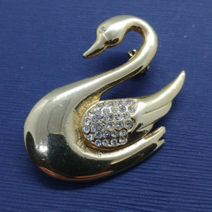 Vintage swan bird in gold tone with  rheinstones
