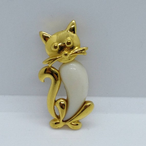Broche Vintage Métal Doré - Motif 2 Enfants Et Un Chat, Alliage, Occasion, Thème Chat