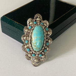 Vintage gold tone flower brooch/pin with blue turquoise color stoun