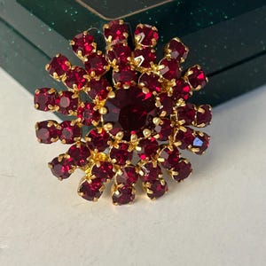 Vintage Garnet Glass Stone Brooch Pin