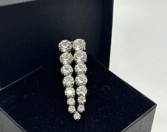 Pince à robe ancienne vintage argentée avec strass