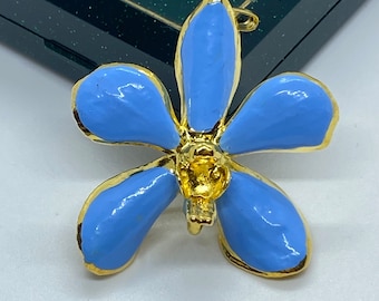 Broche inhabituelle à panneau carré en émail cloisonné bleu, blanc et Broche inhabituelle à panneau carré en émail cloisonné bleu, blanc et