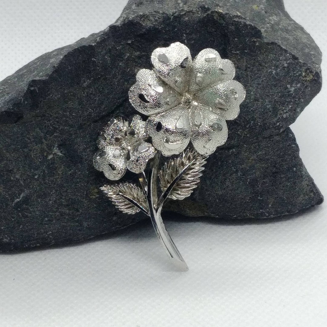 Broche épingle Liz Claiborne Vintage émaillée Violette - Fleur Ton Argent - Occasion