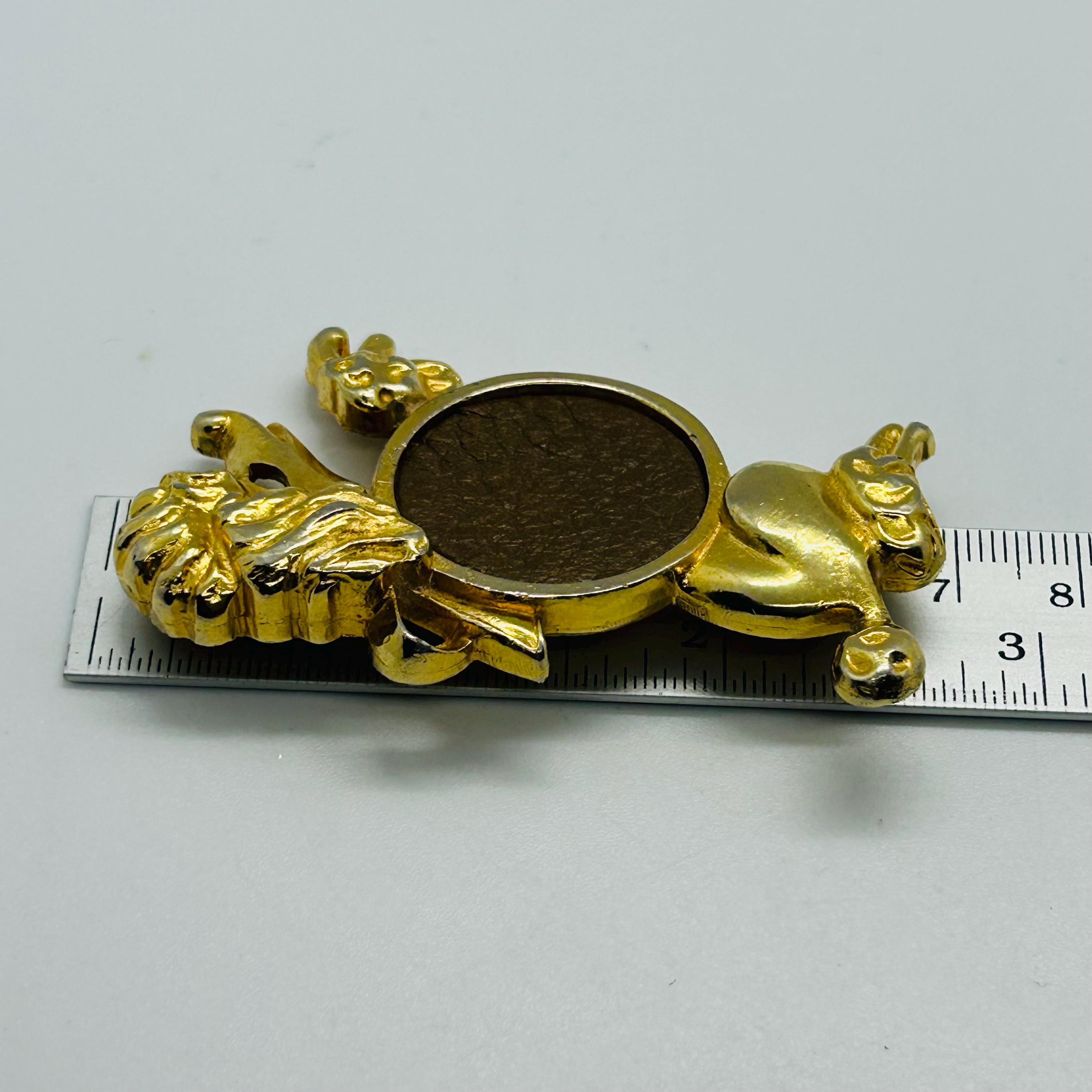 Broche Caniche Rose Avec Nœud Papillon - Métal Doré Et Cristal, Style Girly Et Chic