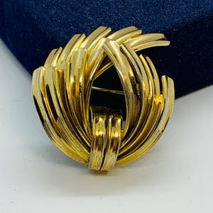 Vintage brooch pin gold tone