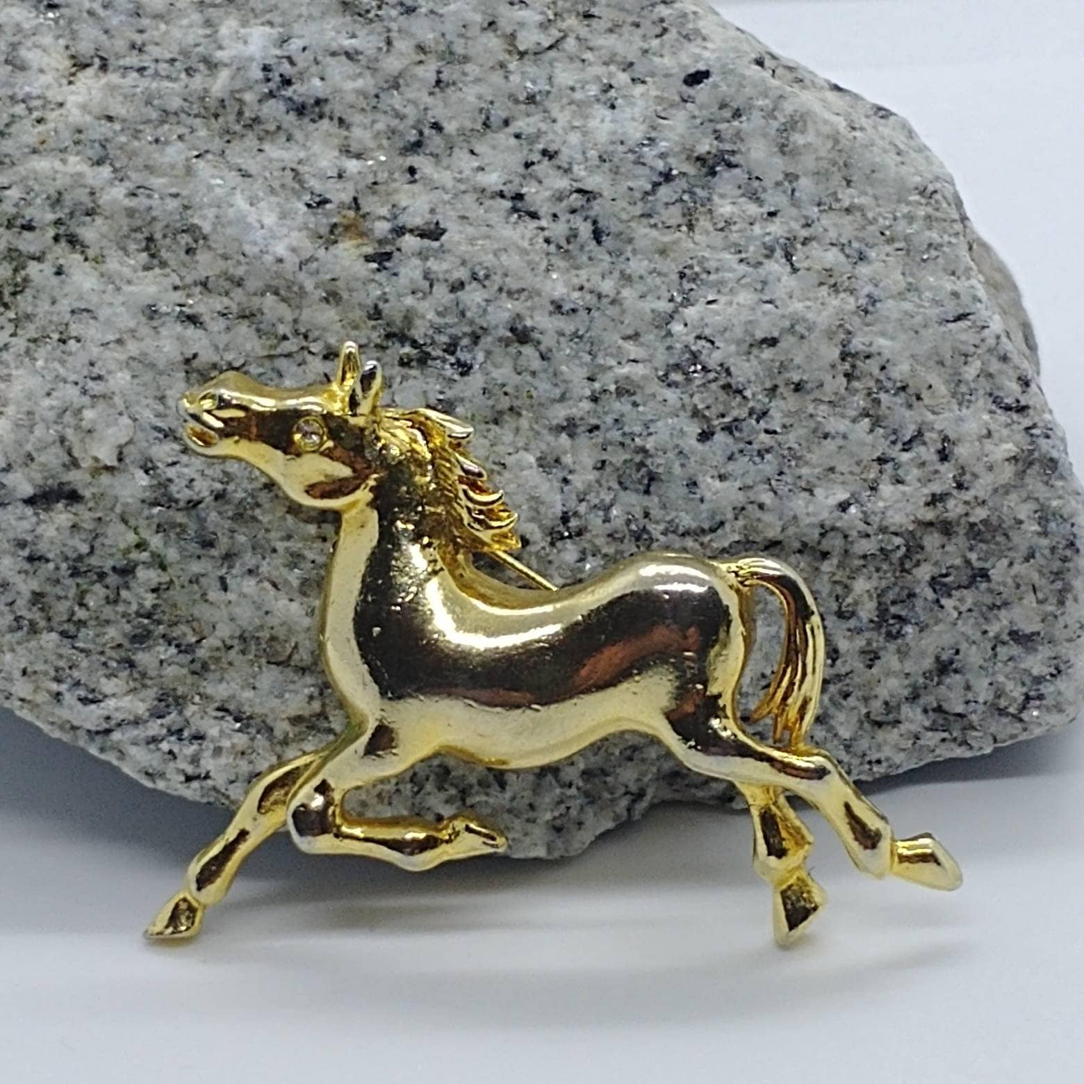 ゴールドトーンのヴィンテージ馬ブローチ/ピン - Etsy 日本