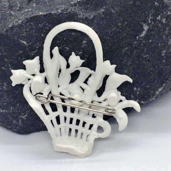Vintage basket brooch flower white plastic - Etsy 日本