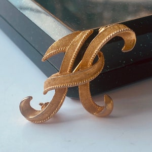 Vintage brooch pin letter H initial gold tone