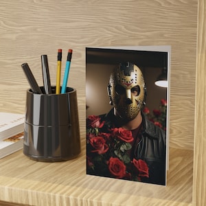 Biglietti d'auguri di Halloween con Jason con una maschera da hockey e una dozzina di rose per dire ti amo con buste e un retro insanguinato