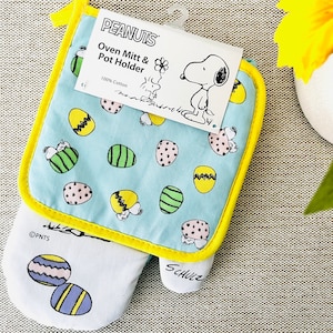Vintage Snoopy & Woodstock Peanuts Oven Mitts and Pot Holder, 100% Cotton, Easter, Pastel, Collectible, Gift