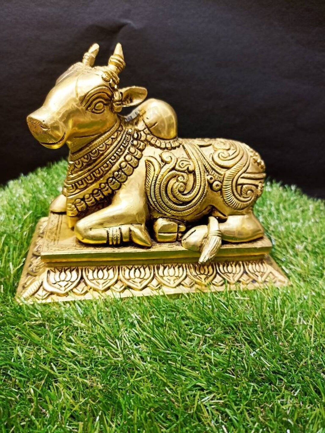 Sitting Nandi Statue in Brass, 14.cm Brass Seated Nandi Idol