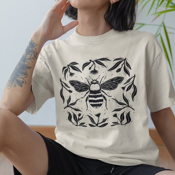 Linoprint Aesthetic Bee Botanicals Illustration T-Shirt | Cottagecore Bee Shirt | Beige Forestcore T-Shirt |  Nature Lover Tee