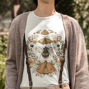 Motte & Biene Unisex T-Shirt | Cottagecore Motten Shirt | Dark Academia Motte T-Shirt | Schmetterling Forestcore Top