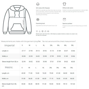 Puede incluir: Una tabla de tallas para una sudadera con capucha con medidas en pulgadas y cent&iacute;metros. La tabla muestra la longitud, el ancho y la longitud de la manga desde la parte posterior central para las tallas S a 5XL. La sudadera est&aacute; hecha de 50% algod&oacute;n y 50% poli&eacute;ster.