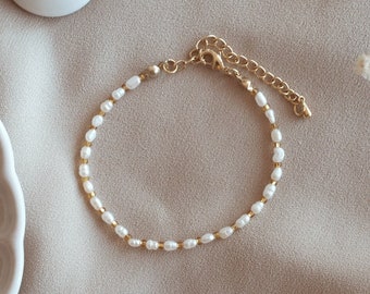 Pearl Bracelet, Gold Pearl Bracelet, Dainty Pearl Bracelet, Mens Pearl Bracelet, Pearl Bracelet Bridesmaid, Pearl and Gold Bracelet