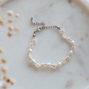 Freshwater Pearl Flower Bracelet, Daisy Bracelet Beaded, Birthday Gift for Girlfriend, Boho Jewelry, Gift for mom
