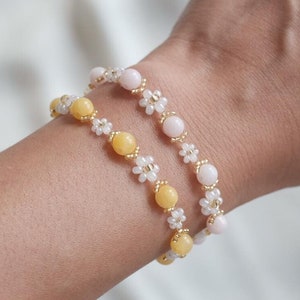 Flower Bracelet, Gold Filled Bracelet, Floral Bracelet, Daisy Bracelet, Dainty Gold Bracelet, Gemstone Bracelet, Beaded Handmade Jewelry