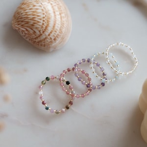 Perlen Ring, Kristall Ring, Perlen Schmuck, Stapelbar Ring, Passender Ring, Freundschaftsring, Zarte Ring, Rosa Ring, Kristall Perlen Ring