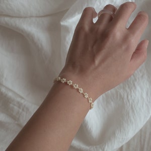 Beaded Bracelet, Daisy Bracelet, Beige, Minimalist