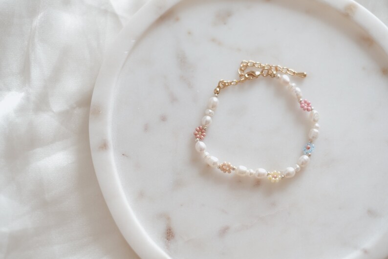 Pearl Bracelet, Daisy Bracelet, Flower Beaded Bracelet, Gift for Flower Girls, Gift for girlfriend, Mothers day gift idea image 9