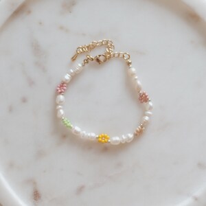 Pearl Bracelet, Daisy Bracelet, Flower Beaded Bracelet, Gift for Flower Girls, Gift for girlfriend, Mothers day gift idea image 10