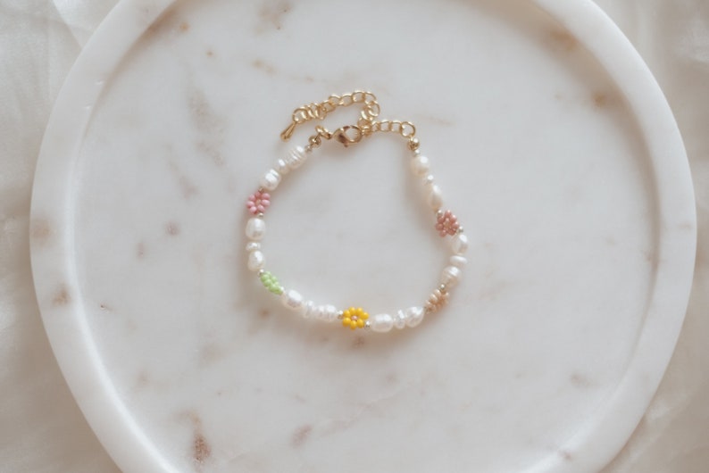 Pearl Bracelet, Daisy Bracelet, Flower Beaded Bracelet, Gift for Flower Girls, Gift for girlfriend, Mothers day gift idea image 10