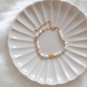 Pearl Bracelet, Daisy Bracelet, Flower Beaded Bracelet, Gift for Flower Girls, Gift for girlfriend, Mothers day gift idea image 6