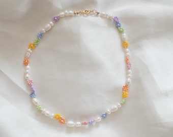 Daisy Necklace, Daisy Choker Necklace, Pearl Necklace, Colourful Flower Necklace