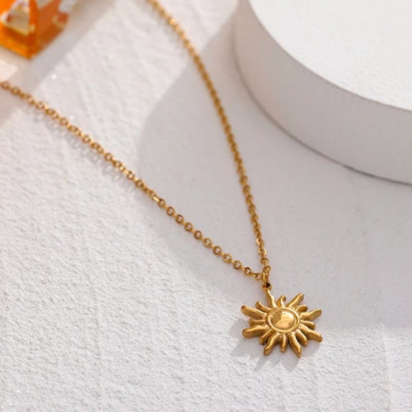 Sun Pendant Necklace, Stainless Steel Gold Sun Summer Jewelry, Simple Fashion Metal Texture Trendy Jewelry for Woman