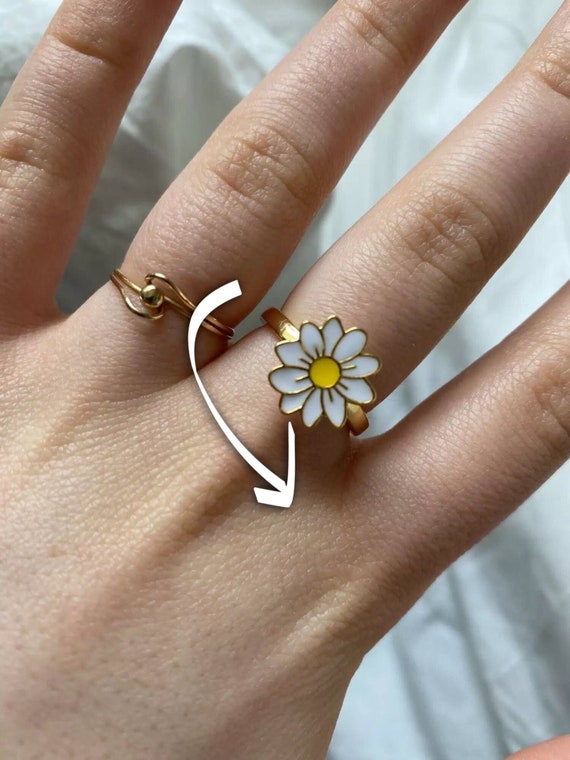 Korean Fashion Flower Flower Cluster Ring For Women Adjustable Aesthetic  Spinner With Open Dripping Oil KAR038 From Lujieqz, $10.92 | DHgate.Com