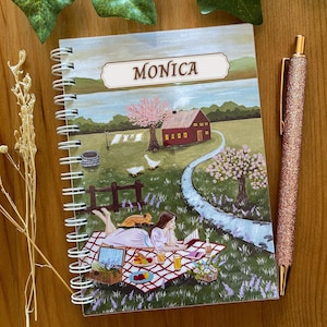 Quaderno personalizzato con nome, quaderno illustrato Cozy Reading - Carta riciclata, 90 pagine - 40 citazioni confortanti e incoraggianti