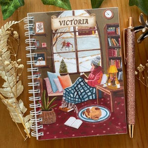 Quaderno personalizzato con nome, quaderno illustrato "Letture accoglienti in inverno" - Carta riciclata, 90 pagine - 40 citazioni confortanti e incoraggianti