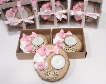 Handgemaakte houten kaarsjes als bedankjes voor een babyshower | Geurende steentjes voor een babyshower | Rustieke houten kaarsjes als bedankjes voor een doop | Theelichthouders