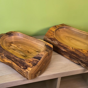 ciotola rustica per la frutta ricavata da un tronco d'albero