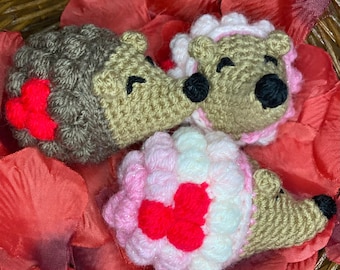 Crochet Valentine Hedgehog • Handmade Plush Keyring • Heart Gift • CE/UKCA Certified • Cute Animal Toy • Romantic Keepsake • Heart Plush