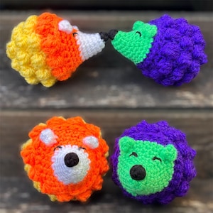 Crochet Halloween Hedgehog • Spooky Plush Keyring • Handmade Autumn Decoration • CE/UKCA Certified Toy • Pumpkin Ghost Devil Gift immagine 3