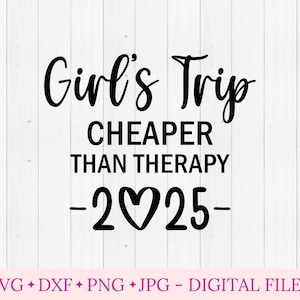 Viaje de chicas 2025 SVG para Cricut, Cita "Más barato que la terapia", Archivo de corte Cricut para despedida de soltera, Diseño de camiseta de vacaciones para mejores amigas PNG