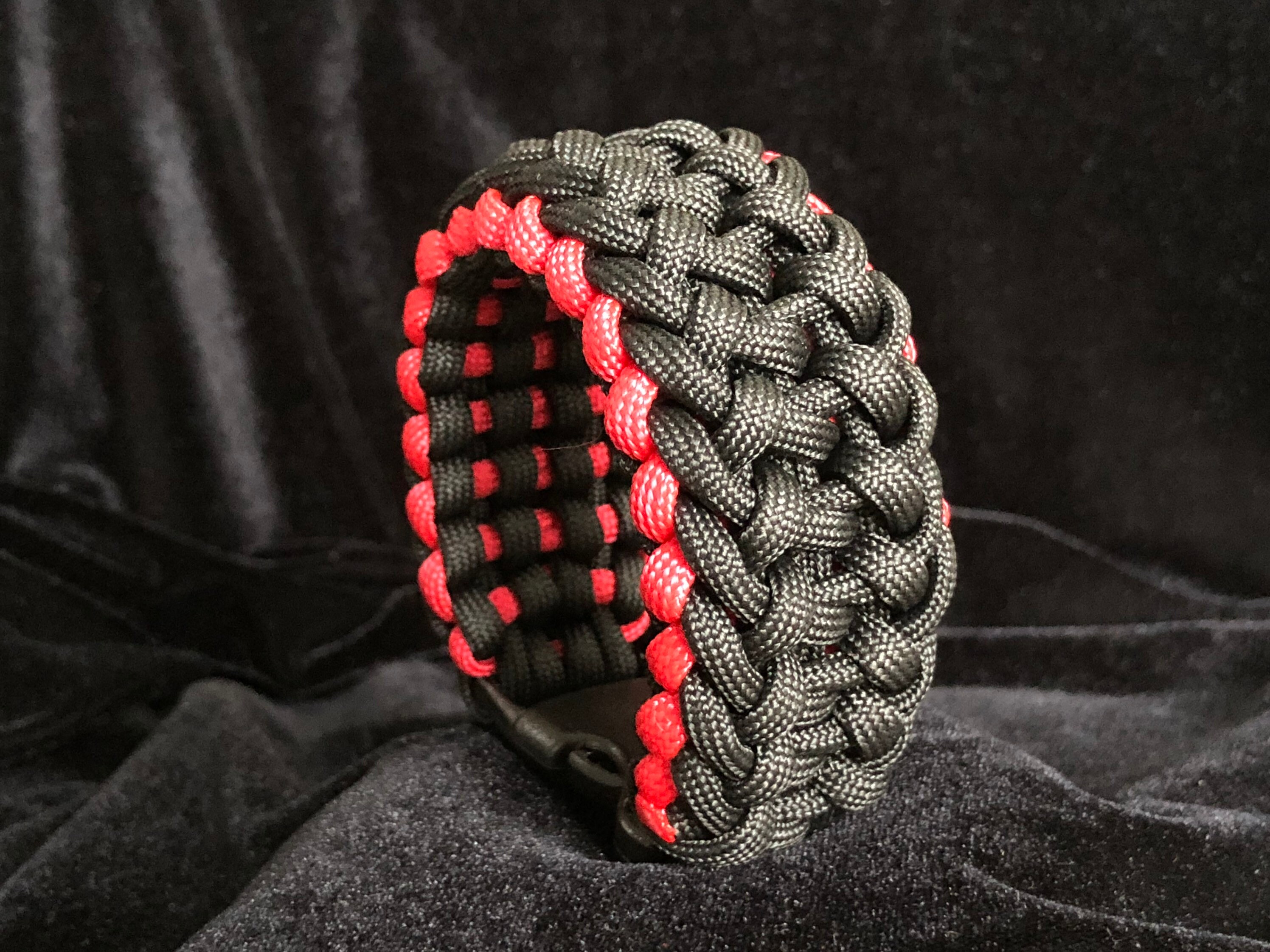 Paracord Bracelet Wide Black/red -  Canada