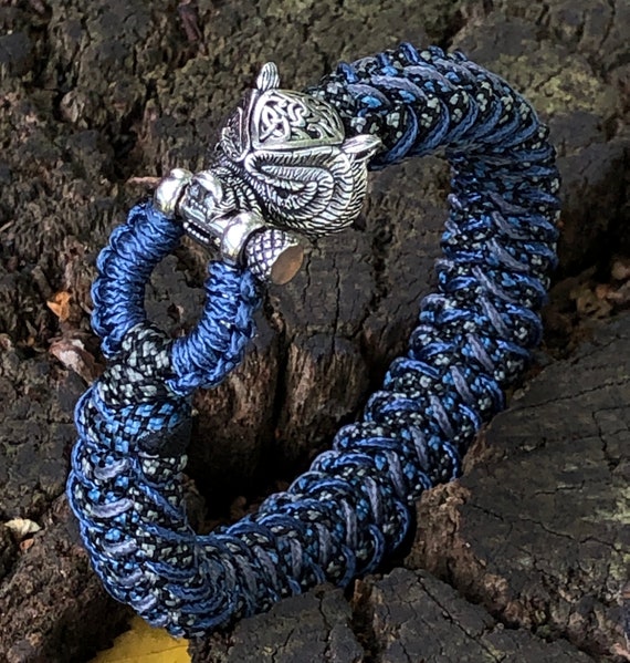 Paracord Bracelet With Silver Tone Shackle Clasp 