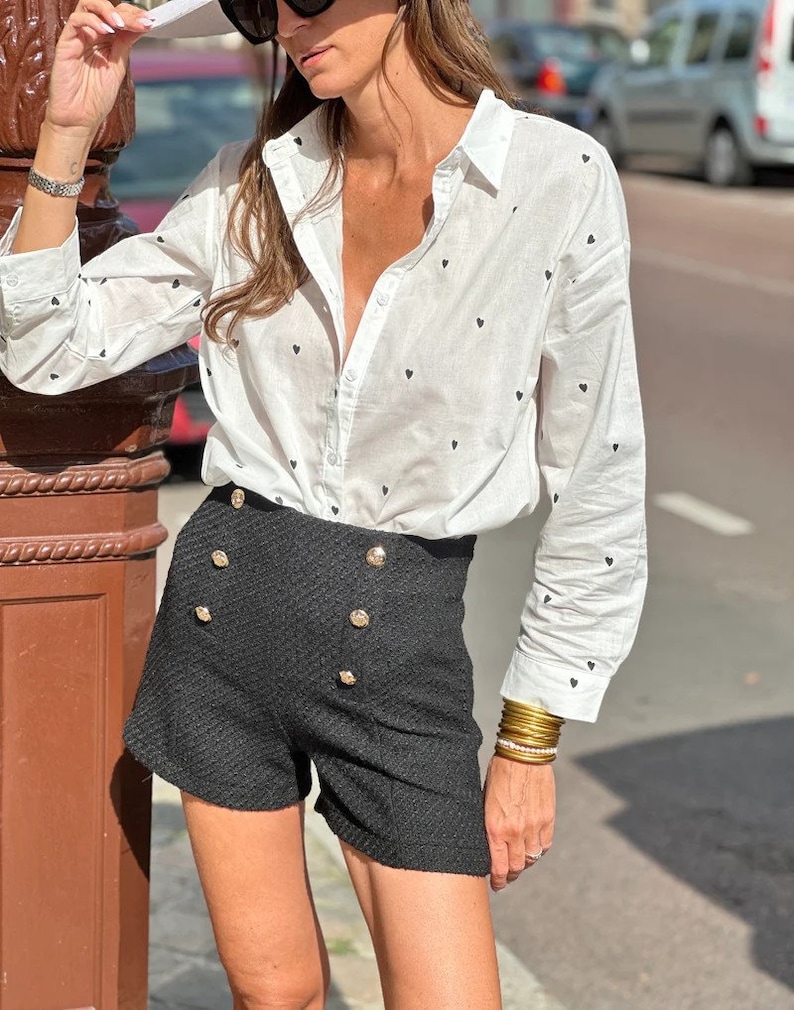 Chemise Femme Manches Longues , Chemisier Blanc, Haut Style Parisienne, Vêtement Femme Chic, chemise avec petits cœurs noir, image 3