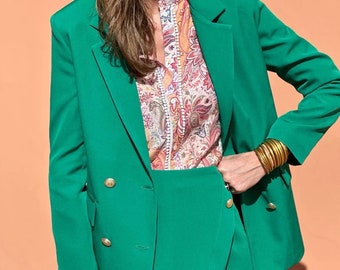 Grüner Damenblazer, Pariser Look, schicker und eleganter Anzug, goldene Metallknöpfe, zeitloser Blazer.