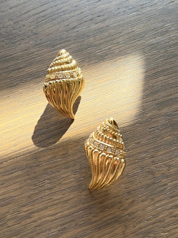 Vintage 1989 KJL for Avon Seashell Clip on Earrin… - image 1