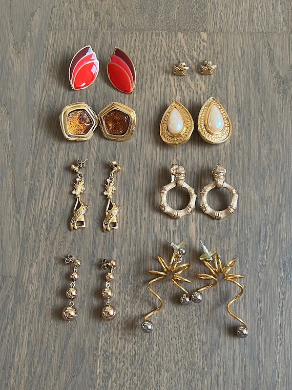 ☆【VINTAGE HOLLYWOOD】☆Sweet Ribbon Pearl Earring.s☆ Marvella Pearl Gold Ribbon Rhinestone Vintage Dangle Clip-On
