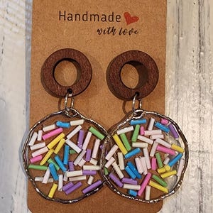 Sprinkle earrings, round earrings, handmade earrings, unique gift, dangle earrings, confetti earrings, resin earrings, party earrings