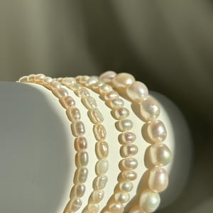 Elige tu propia pulsera elástica de perlas, joyería de perlas rellenas de oro o plata esterlina, joyería de perlas para bodas, regalo de dama de honor