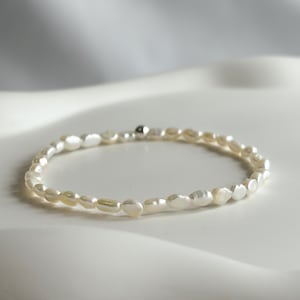 Bracciale elastico in perle d'acqua dolce, semplici accessori in perle, bracciale in argento sterling 925 di grado A, regalo per damigelle d'onore, gioielli da sposa