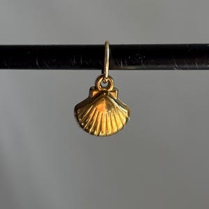 Dije de concha de almeja, dije de concha marina de acero inoxidable chapado en oro, dije para collar, dije para pulsera, dije para pendientes, diseña tu propia joya