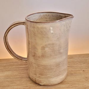 Pichet artisanal Beige en Grès Brun carafe émaillée fait main en Provence