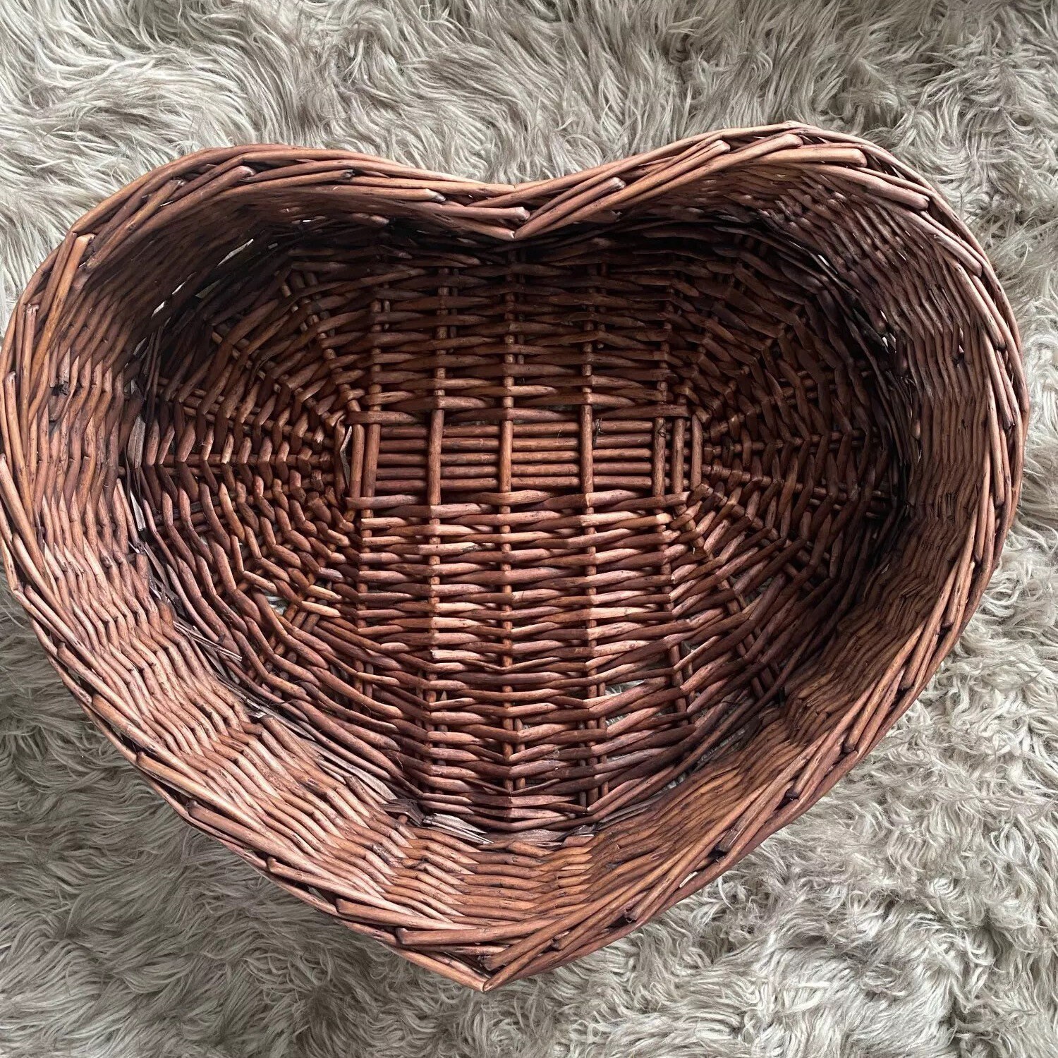 Grand Panier en Osier Forme de Cœur